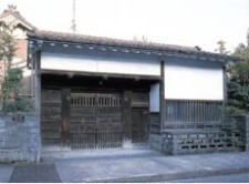 戸出御旅屋の門