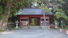 羽黒山の随神門