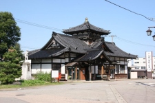 井波町物産展示館 （旧井波駅舎）