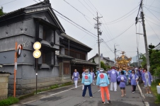 稲荷山の街なみと祇園祭