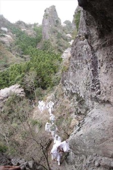 峯入りの行