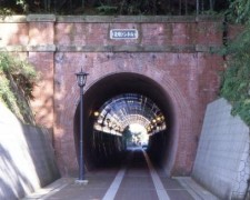 市道北吸・桃山線　北吸トンネル（旧軍港引込線北吸隧道）