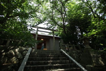 海士潜女神社