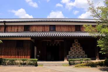 昔の酒蔵「沢の鶴資料館」