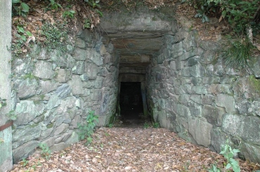 段の塚穴