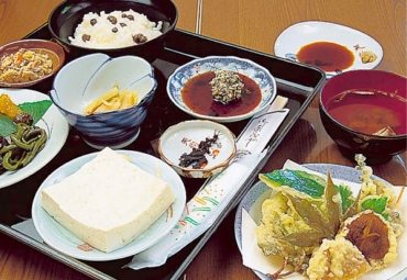 谷川天狗堂　～三徳山にあるお食事処、山菜料理が美味！～