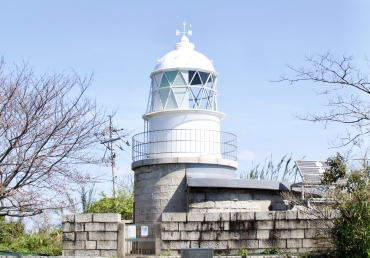 関門海峡西端に設置された洋式灯台—六連島灯台［構成文化財］