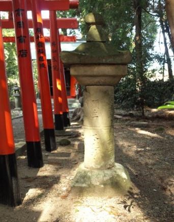 三輪崎八幡神社の石灯籠