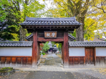 貴重な書籍の宝庫、儒学の聖地として一目置かれ、吉田松陰や高杉晋作など著名人も数多く訪問しました