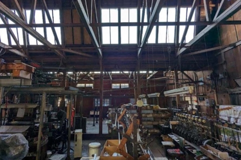 工場内は大きな窓が取り入れられています。