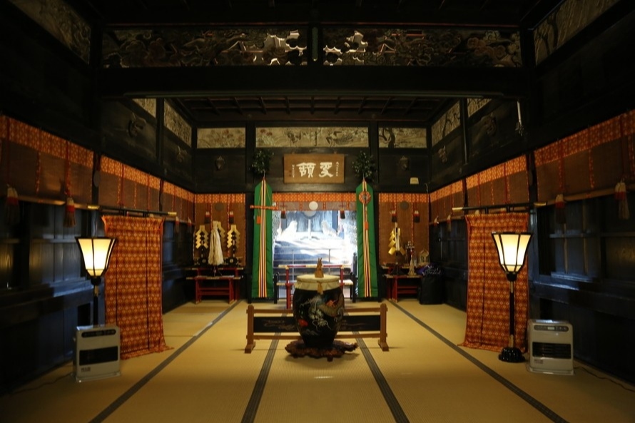 華麗な装飾が見られる青井阿蘇神社。
