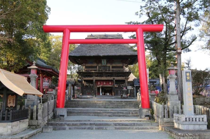 国宝 青井阿蘇神社。茅葺き屋根が特徴です。