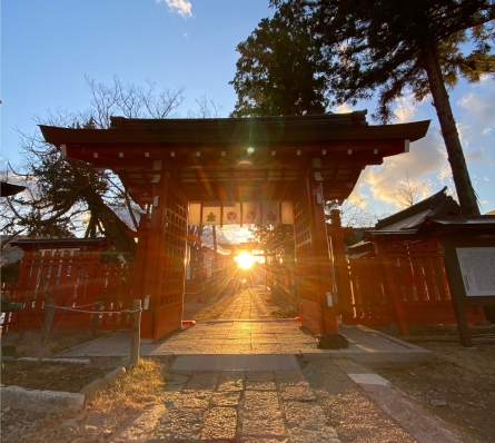 生島足島神社 冬至の落陽