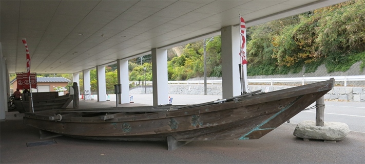 館外に展示された小早船の復元船