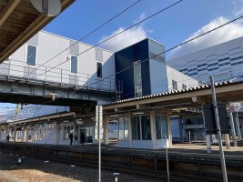 図7 新しくお目見えした跨線橋(5番ホームから)