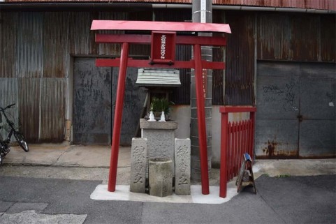 小さな鳥居