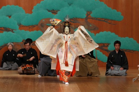 羽衣×日本遺産「日本初『旅ブーム』を起こした弥次さん喜多さん、駿州の旅」©公益社団法人能楽協会