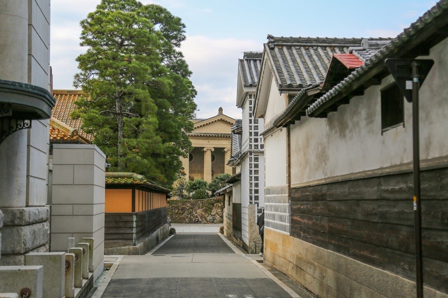 和洋の建築が織り混ざる