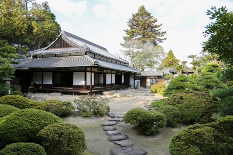 岡山後楽園をイメージした庭園