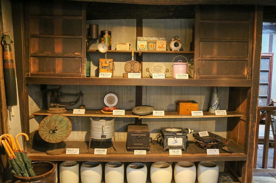 昭和初期まで使われていた道具が残されている