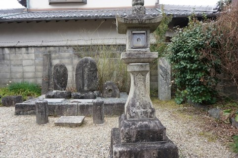 金毘羅大権現と彫られた灯籠