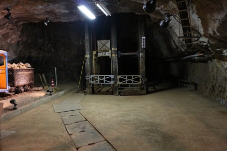 鉱員が坑道に通ったり鉱石を搬出したりするのに使われていたエレベーター