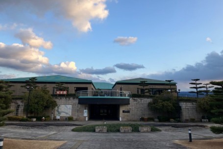 和歌の浦の景色を見渡せる万葉館