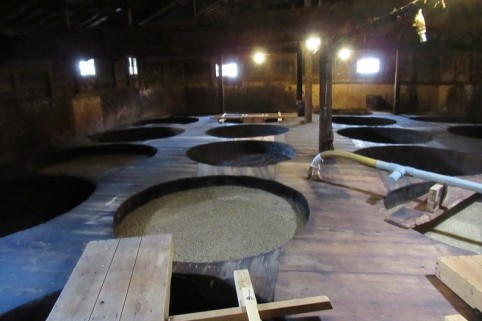 仕込み桶（発酵容器）