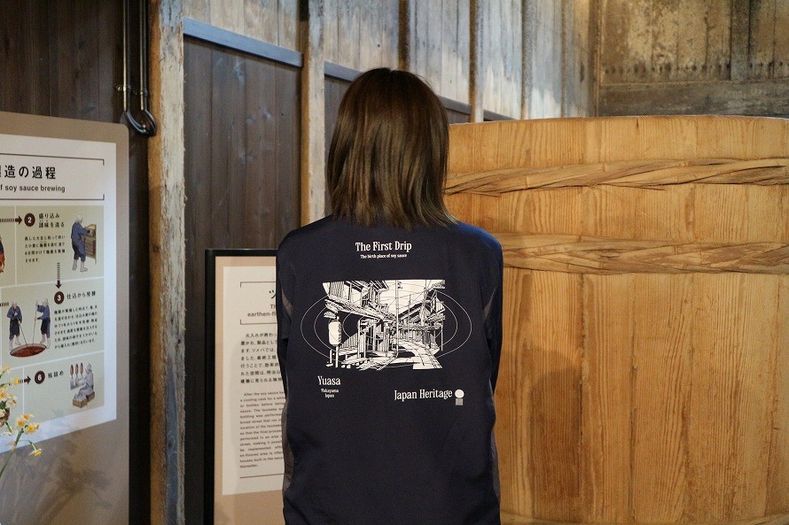 中井さん着用のオリジナルウィンドブレーカー「The First Drip（最初の一滴）」