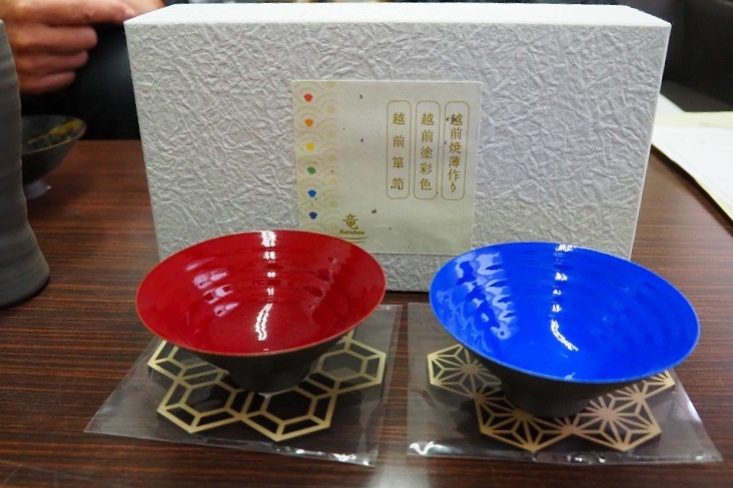 「薄づくり」の越前焼と越前漆器・越前箪笥・越前和紙がコラボした商品