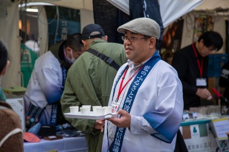 藍茶の試飲