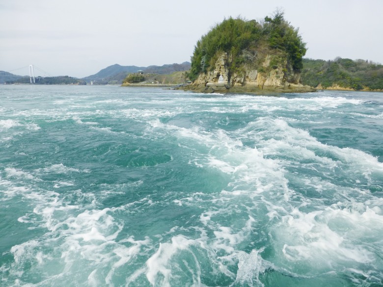 能島城跡周辺の渦巻く潮流