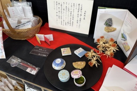 お化粧用の紅