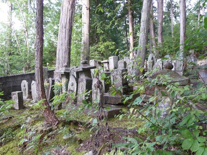 木地師の集団墓地