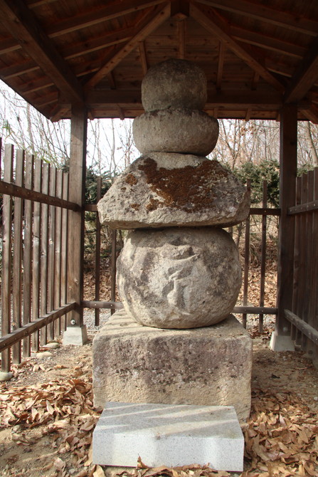 舞田の石造五輪塔