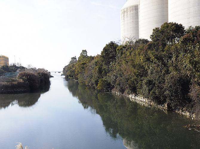 西浜塩田の水尾と熮場跡 