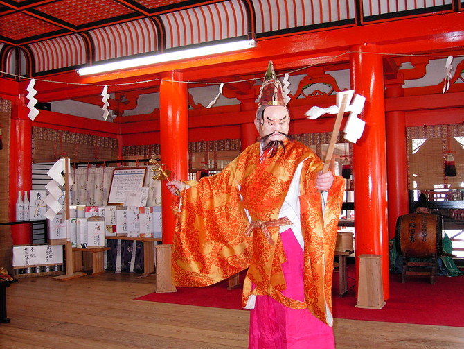 金櫻神社大々神楽付面と衣装