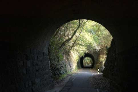 旧耶馬渓鉄道1号2号厚ケ瀬トンネル（旧耶馬渓鉄道関連遺産）