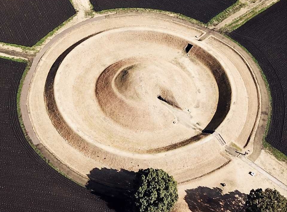 ◆宮崎古物店◆【古美術】【渡来】古田黄石『江南遊彫件』手彫　清朝期　時代物　根付　擺件　6.5x4.3x3.3センチ　139.8グラム 古代人のモニュメント｜日本遺産ポータルサイト