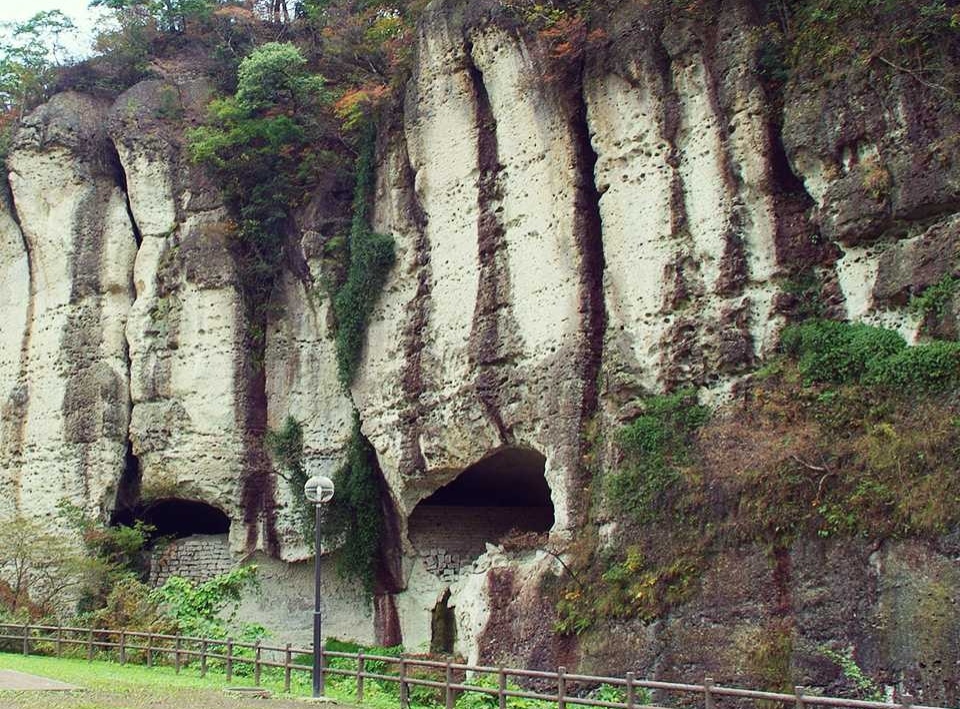 石材　外壁　土蔵　建材　岩石　鉱石　図録　石の街うつのみや大谷石をめぐる近代建築 石の街 うつのみや」展の改訂版図録発行のお知らせ - 公益財団