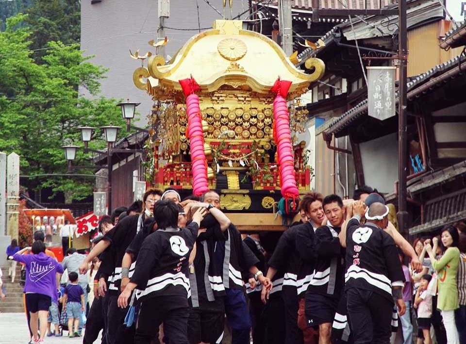 宮大工の鑿一丁から生まれた木彫刻美術館・井波｜日本遺産ポータルサイト