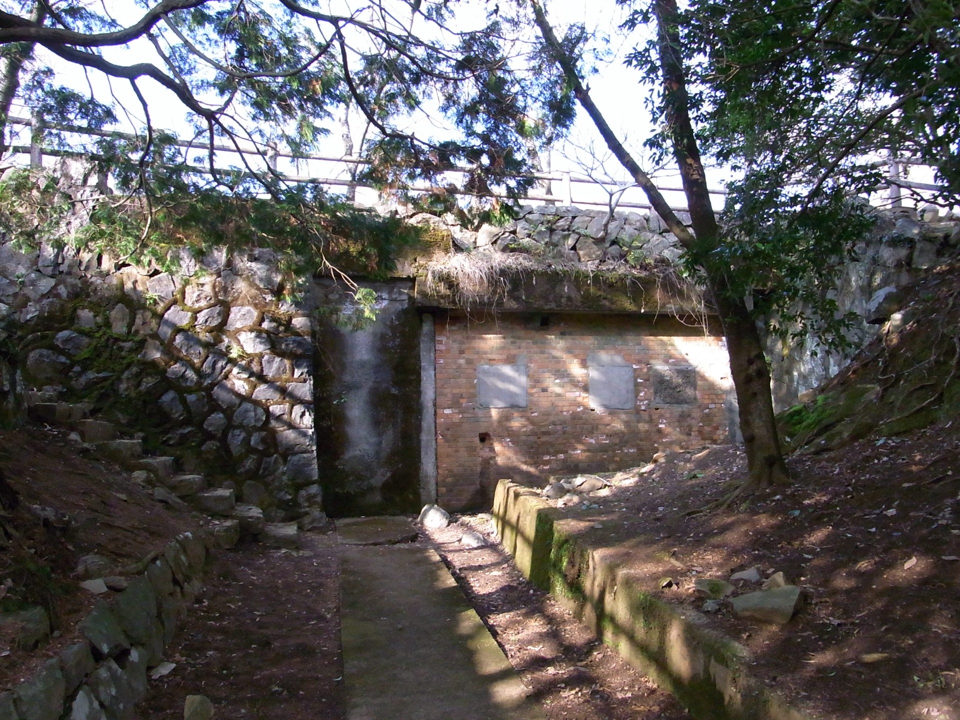 田島岳空戦指揮所跡（海軍防備隊、警備隊砲台群）