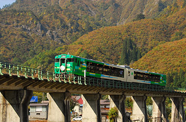 画像：叶津川橋梁・旧五十嵐家住宅