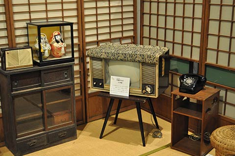 行田市郷土博物館博学連携展示「むかしのくらし」